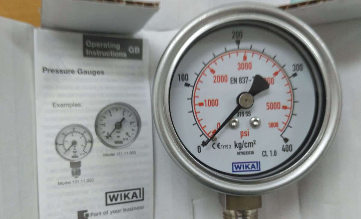 Đồng hồ đo áp suất mặt 63mm vỏ inox, chân inox